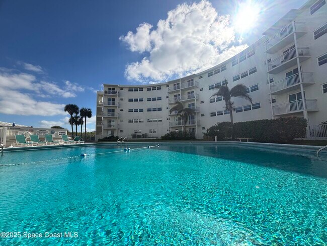Foto del edificio - 4000 Ocean Beach Blvd