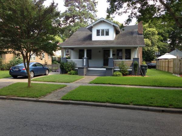 Primary Photo - Three bed one bath home plus bonus room an...