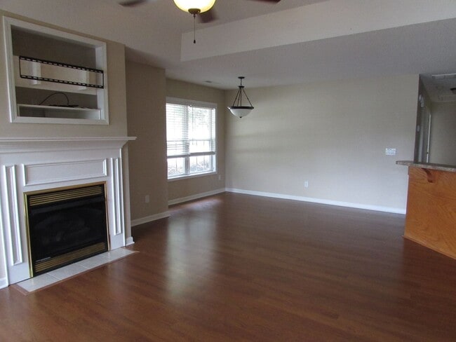 Building Photo - Available in September, Close to Shaw AFB!