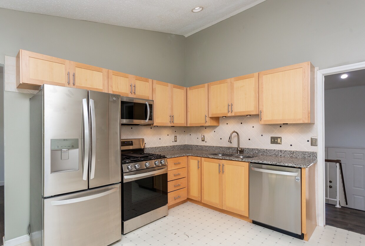 Foto principal - 743 Eaglebrooke Dr