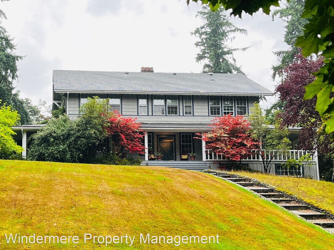 Primary Photo - 4 br, 2.5 bath House - 515 FERNCLIFF AVE NE