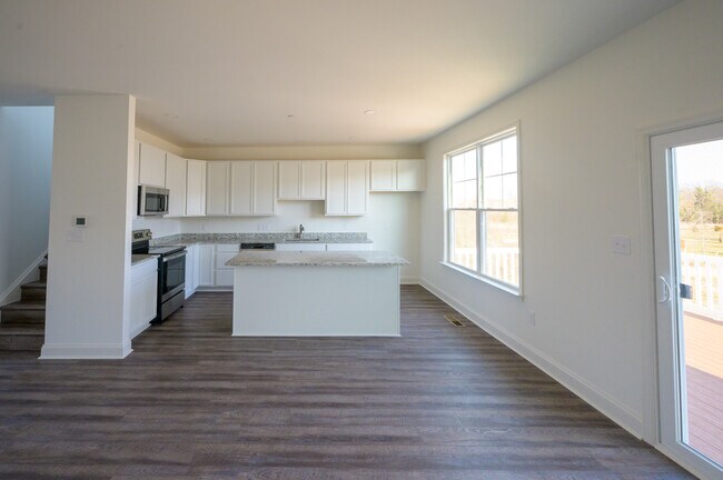 Kitchen - 488 Ellendale Blvd