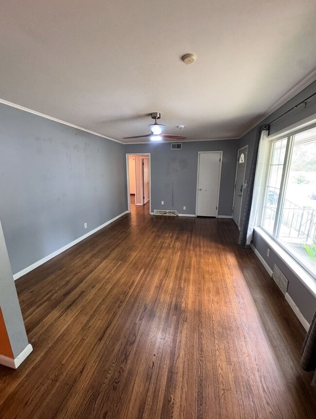 Building Photo - 3 bedroom, 1 bath home in the Hoover Neigh...