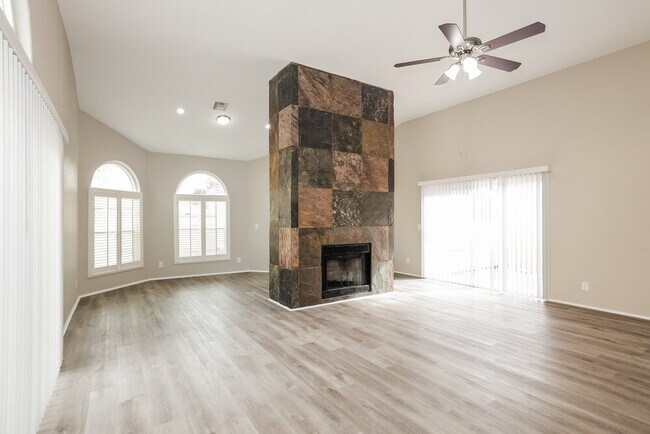 Foto del edificio - 11770 N 112th St