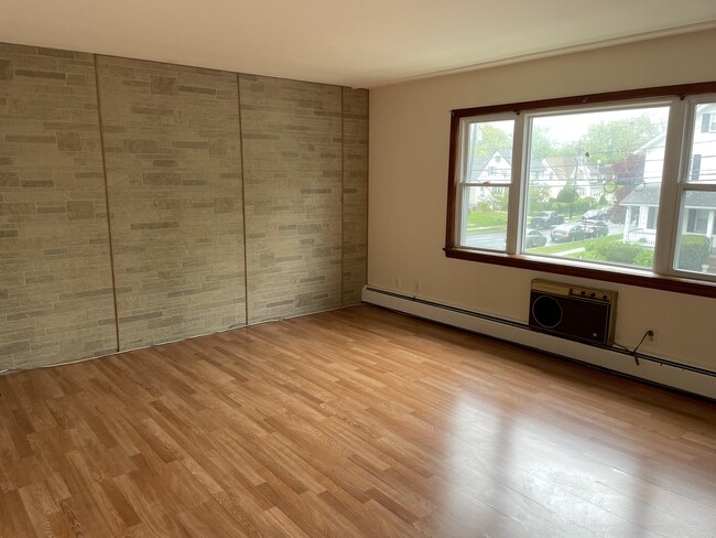 Living Room - 319 E 1st Ave