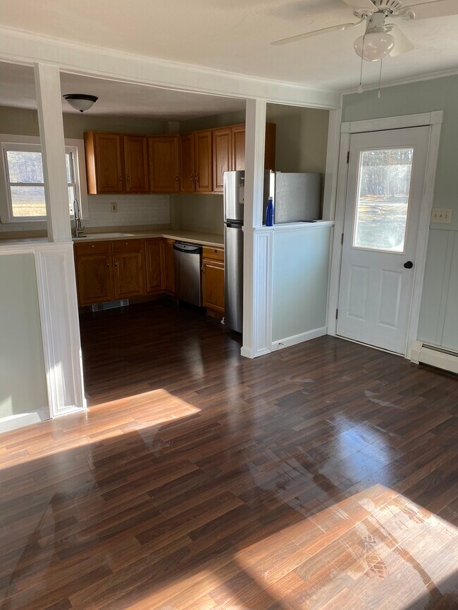 Building Photo - 420 Putnam Pike