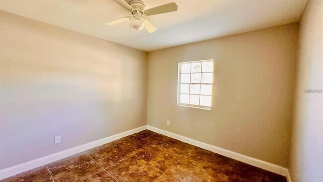 Foto del edificio - 390 W Haines Blvd