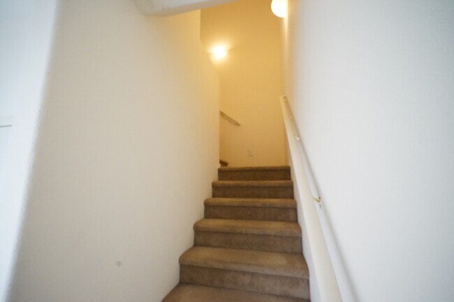 Foto del edificio - SHOWINGS AVAILABLE NOW