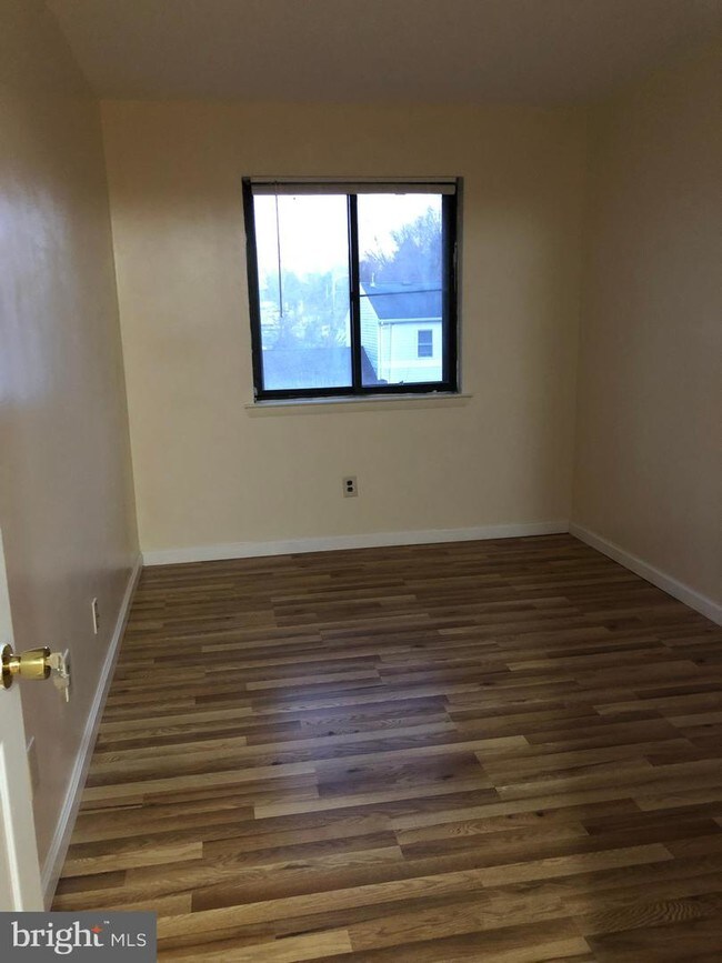 Foto del edificio - 722 Putnam Blvd