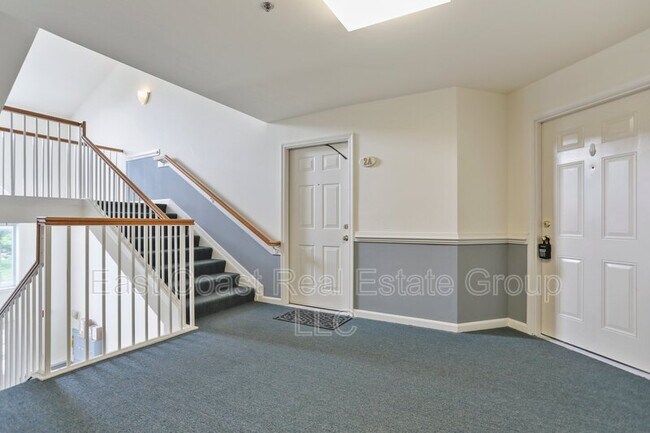 Building Photo - 2100 Wayside Dr
