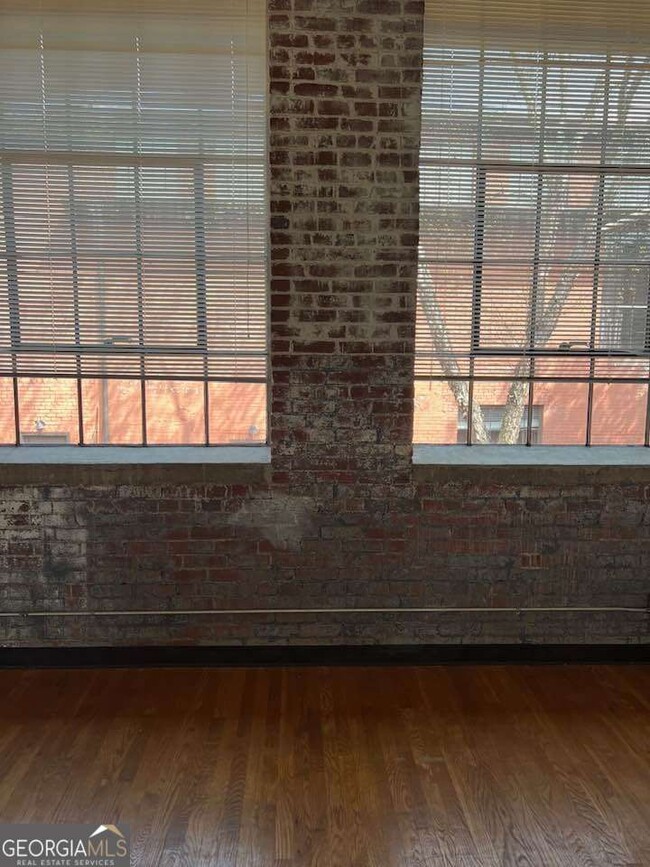 Foto del edificio - 301 Bradley St