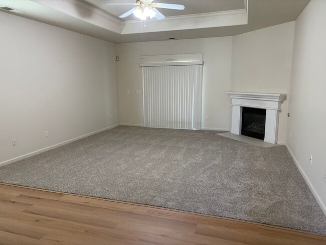 Foto del edificio - Spacious Single Story Home with Large Private Backyard & Covered Patio