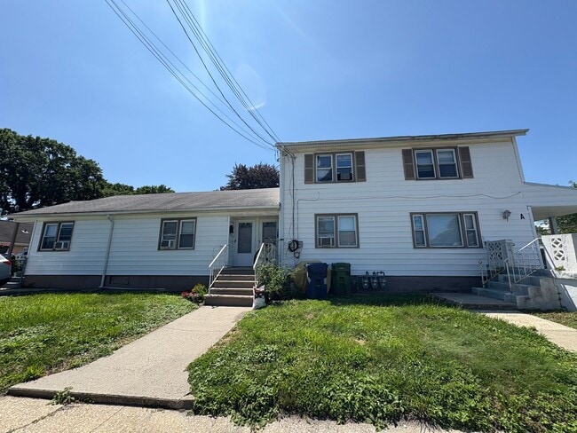 Foto del edificio - 1700 Heck Ave