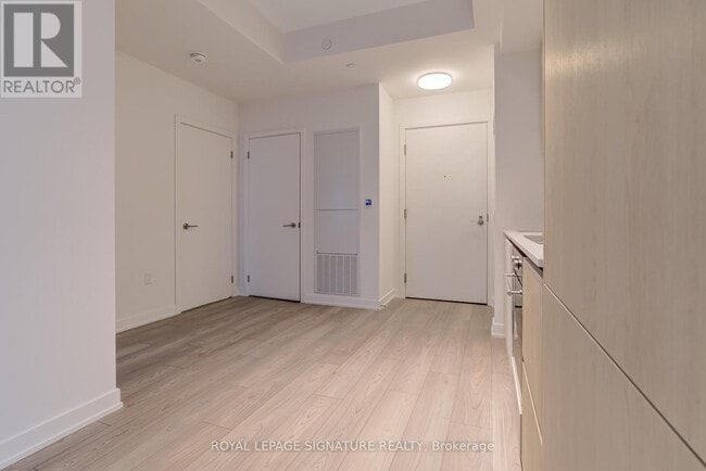 Photo du bâtiment - 110 Broadway Ave