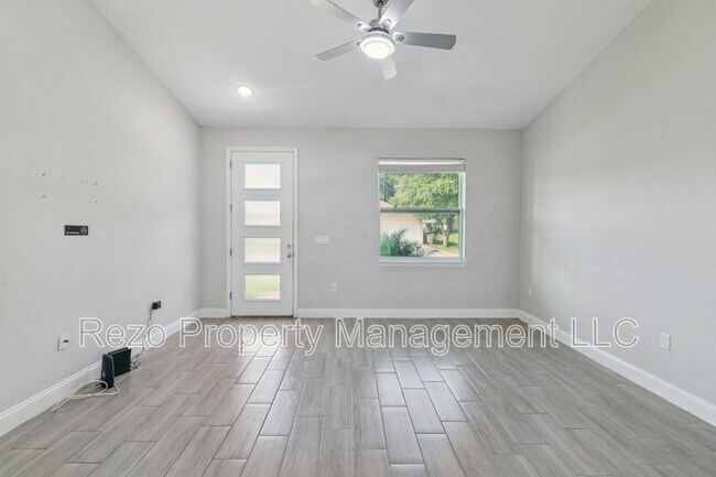 Foto del edificio - 969 Cambridge Ct