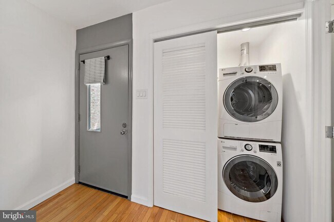 Building Photo - 130 Spruce St