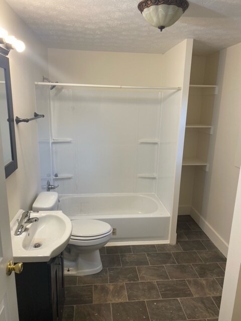 Bath w/ stackable washer/dryer hook-up - 1128 Gable St