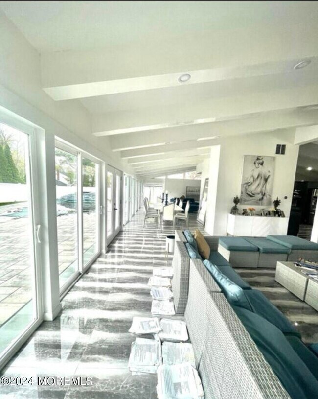 Foto del edificio - 512 Deal Rd