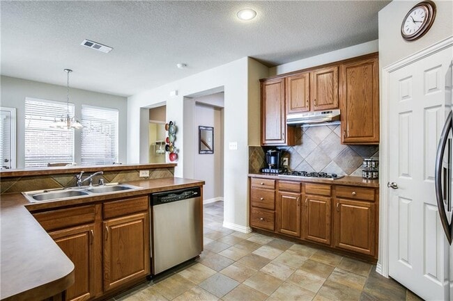 Building Photo - Immaculate home on a beautifully landscaped lot, tandem garage, plenty of storage!