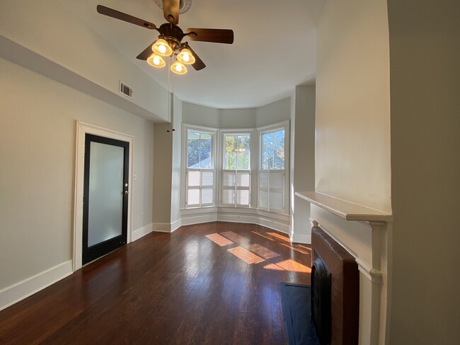 Living room with bay window - 120 W Duffy St