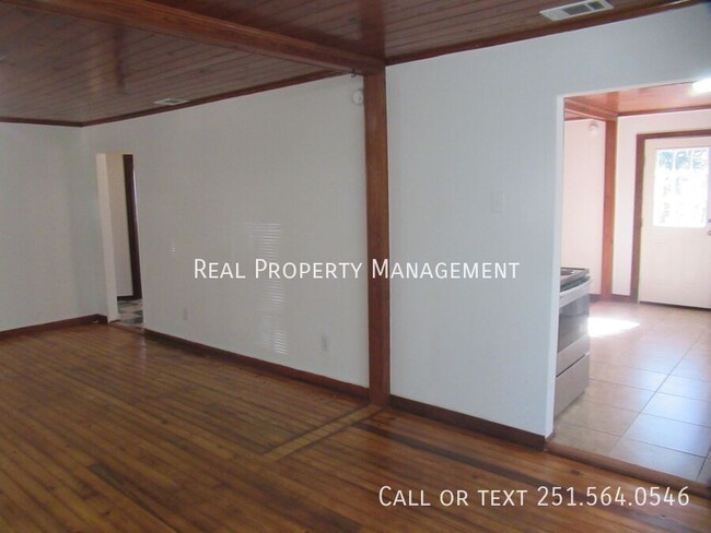 Foto del edificio - 2 Bedroom 1 Bath Remodeled Home off Moffet...