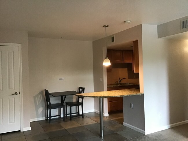 Building Photo - Cozy Tempe Condo! Close to ASU!