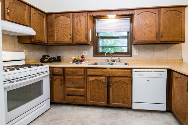 Building Photo - 3301 Lance Dr