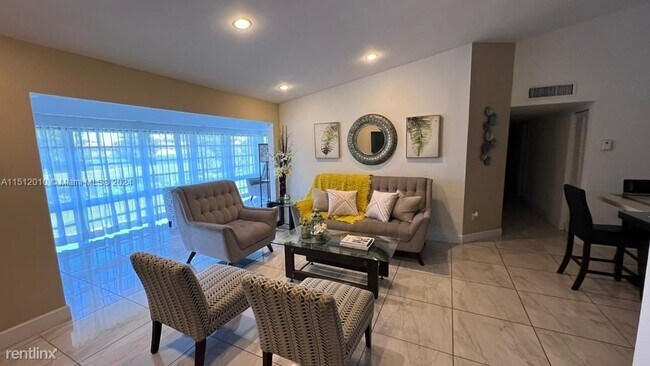 Foto del edificio - 3 br, 2 bath House - 4990 NW 102nd Ave # 2...