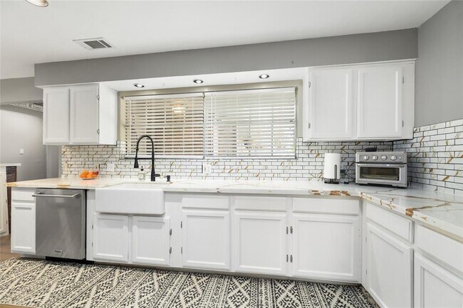 Foto del edificio - 16458 Brookford Dr