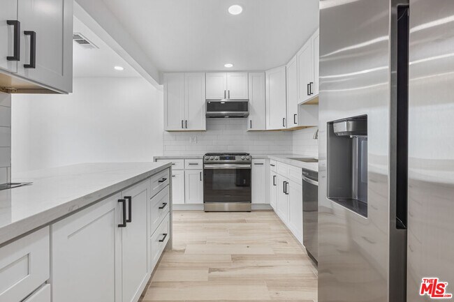 Foto del edificio - 1613-1615 W 209th St-1615-1615