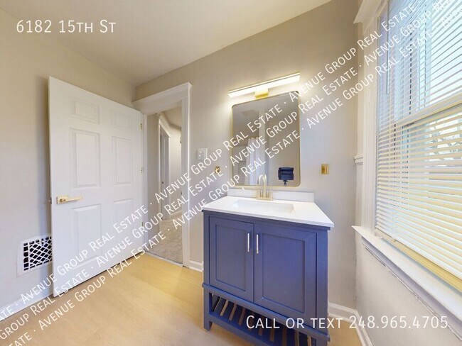 Foto del edificio - 6182 15th St