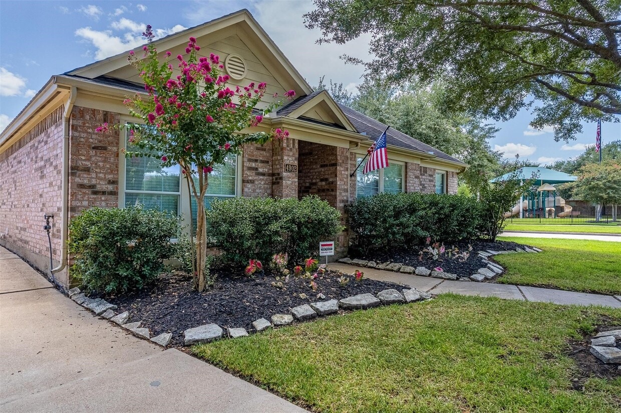 Foto principal - 4902 Lake Catherine Ct