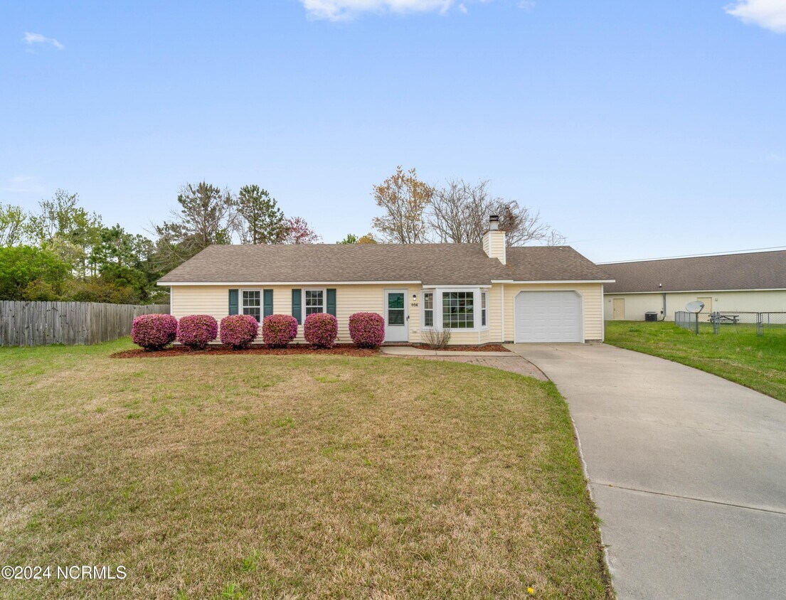 Primary Photo - 406 Bobcat Cir