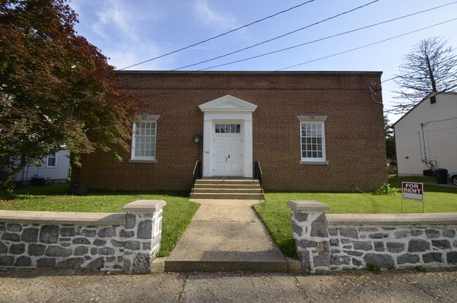 Building Photo - 260 Henderson St