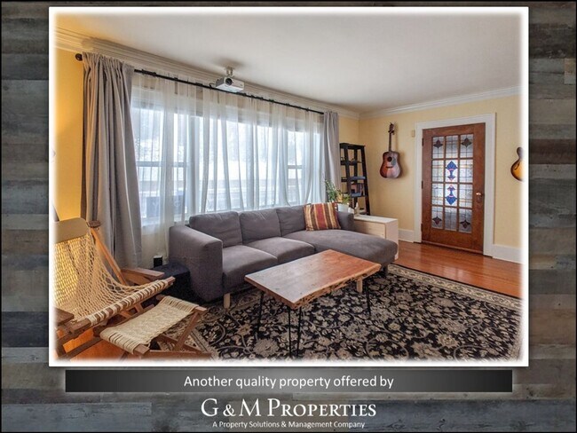 Foto del edificio - Great 3-Bedroom Home Rental - College Town...