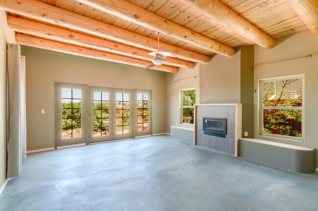 Building Photo - Three Bedroom, 2 Bathroom in newer Subdivi...