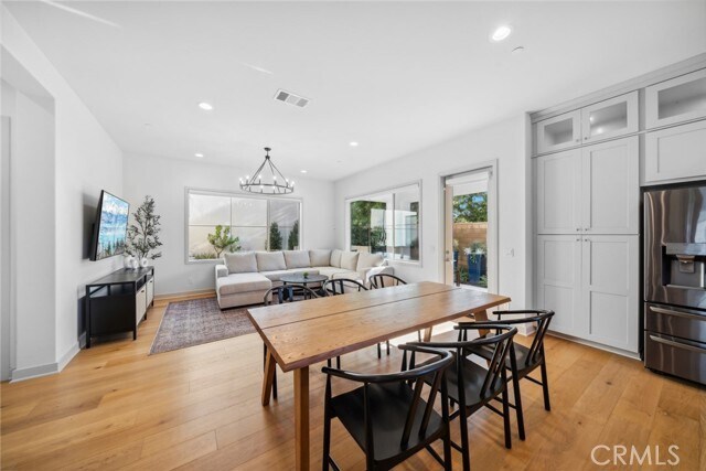 Building Photo - 191 Scale