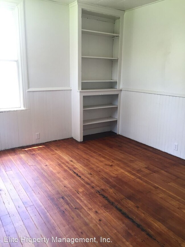 Building Photo - 2 br, 1 bath House - 518 N. Pershing Ave., #1