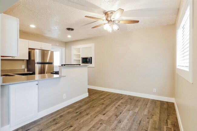 Building Photo - NOW OFFERING THE FIRST FULL MONTH FREE!!