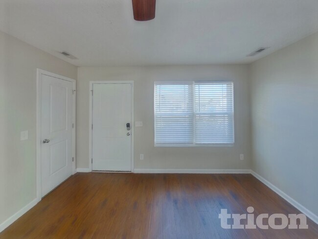 Foto del edificio - 916 Coolidge Ct