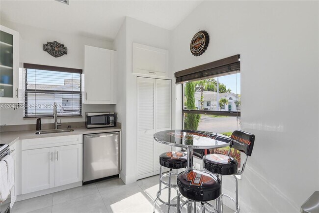 Foto del edificio - 6443 SW 152nd Cir Pl