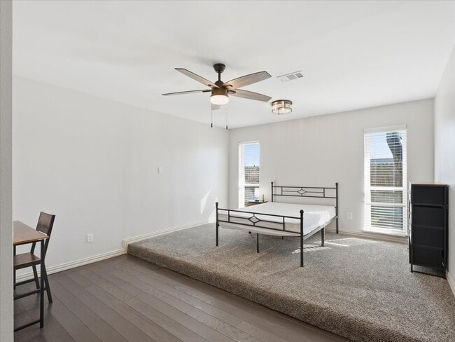 Photo - 7010 Lakeshore Dr House