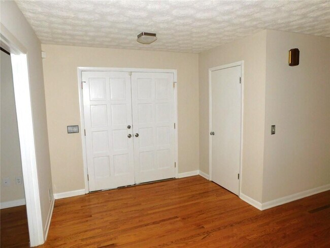 Foto del edificio - 626 Indian Hills Pkwy NE