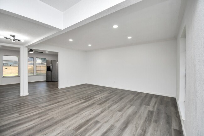 Foto del edificio - 7022 Castleview Ln