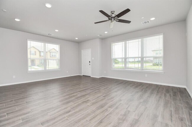 Building Photo - 8000 Scanlan Trl