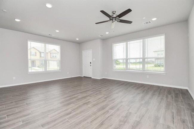 Foto del edificio - 8000 Scanlan Trl