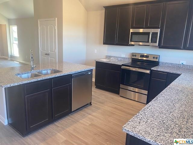 Building Photo - 2028 Dade Loop