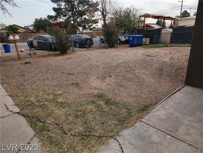 Building Photo - Single-Story Duplex Remodeled