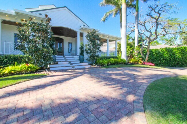 Foto del edificio - **STUNNING POOL HOME**4BEDS / 4.5BATHS**AQUALANE SHORES**FURNISHED SEASONAL RENTAL**6-SEAT GOLF C...