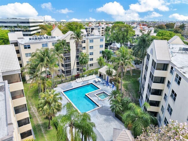 Foto del edificio - 8343 Lake Dr